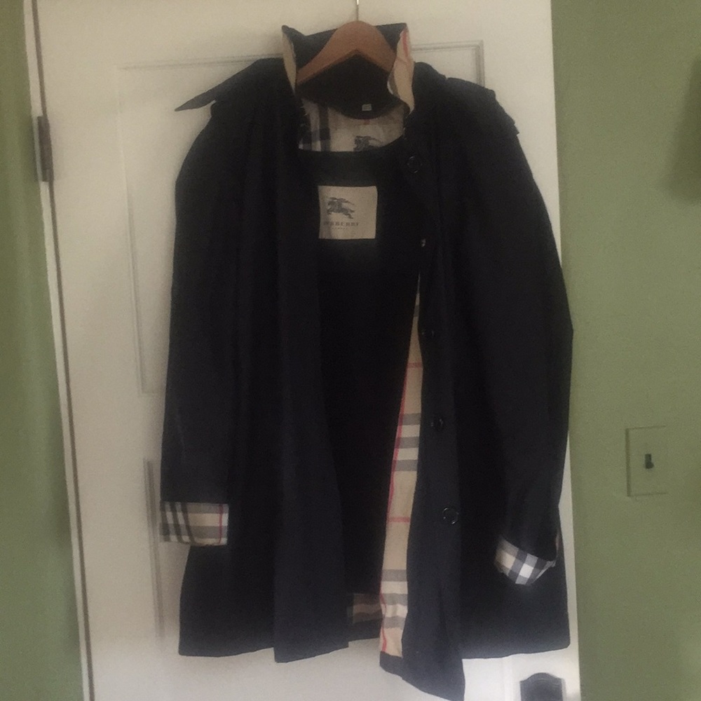 Burberry coat With detachable hood and lining